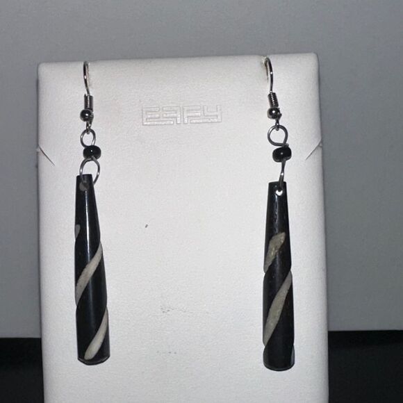 NWOT African Bone Dangling Round Carved Twist Earrings - Picture 1 of 6